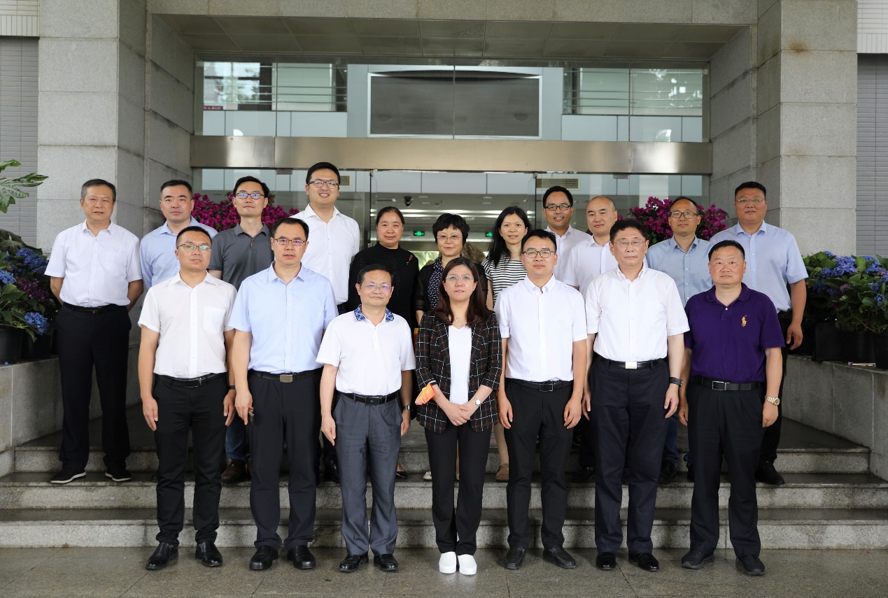 MK体育(中国)mk·官方网页版,与东南大学签订产学研战略合作协议，瞿磊获颁“东南大学至善教育贡献奖”