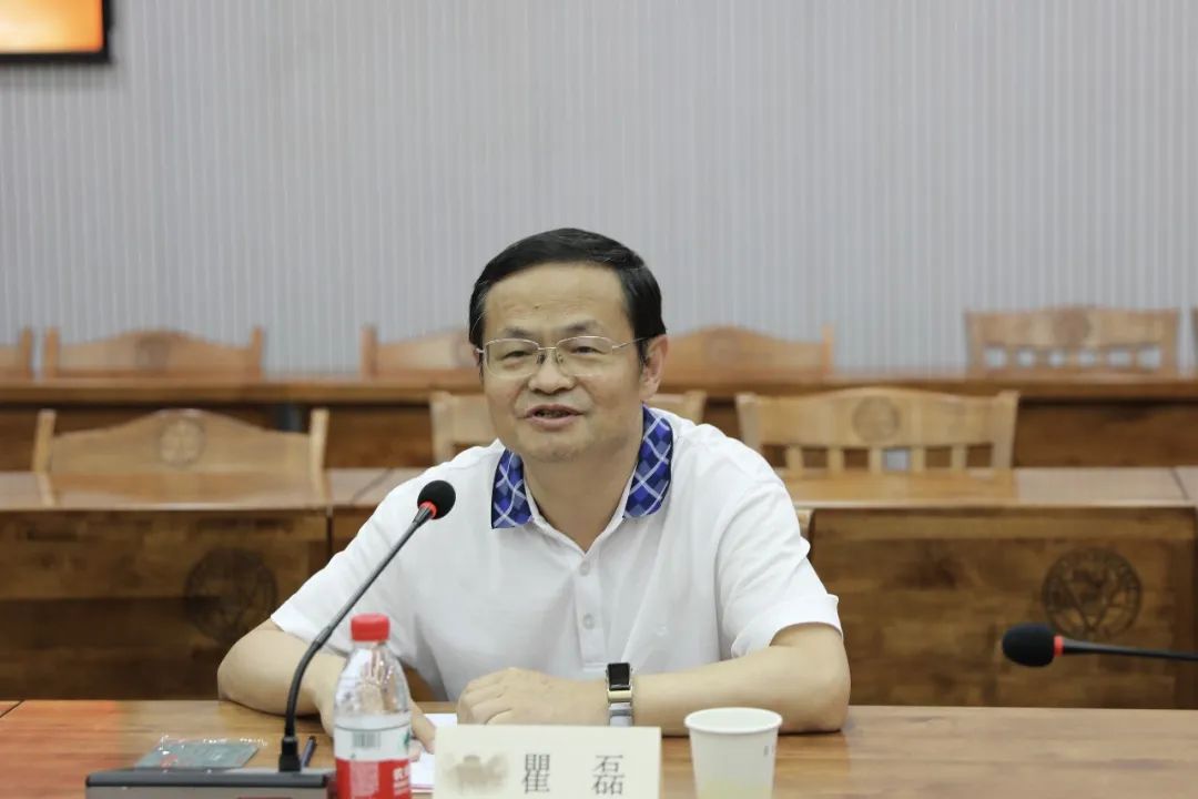 MK体育(中国)mk·官方网页版,与东南大学签订产学研战略合作协议，瞿磊获颁“东南大学至善教育贡献奖”